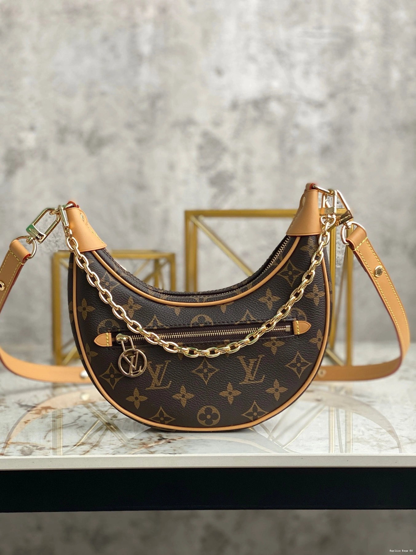 Affordable VUITTON LOOP LOUIS 0713